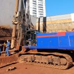 Centro Empresarial ACIA usa máquina gigante para a fundação
