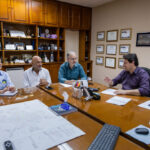 Prefeitura vai fiscalizar e multar responsáveis por placas de publicidade em situação irregular