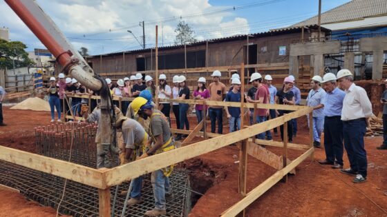 Centro Empresarial finaliza fundação do prédio