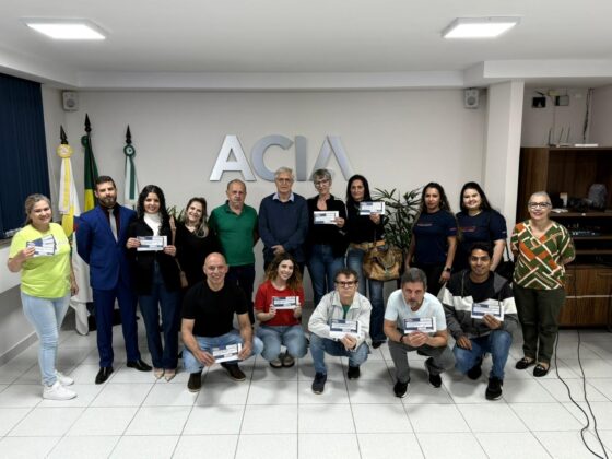 ACIA entrega R$ 10 mil em vales-compra