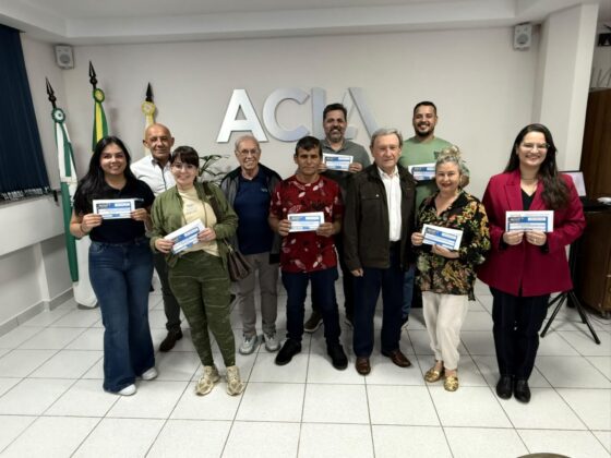 Ganhadores recebem vales-compras da campanha “Comprar em Apucarana Faz Bem”
